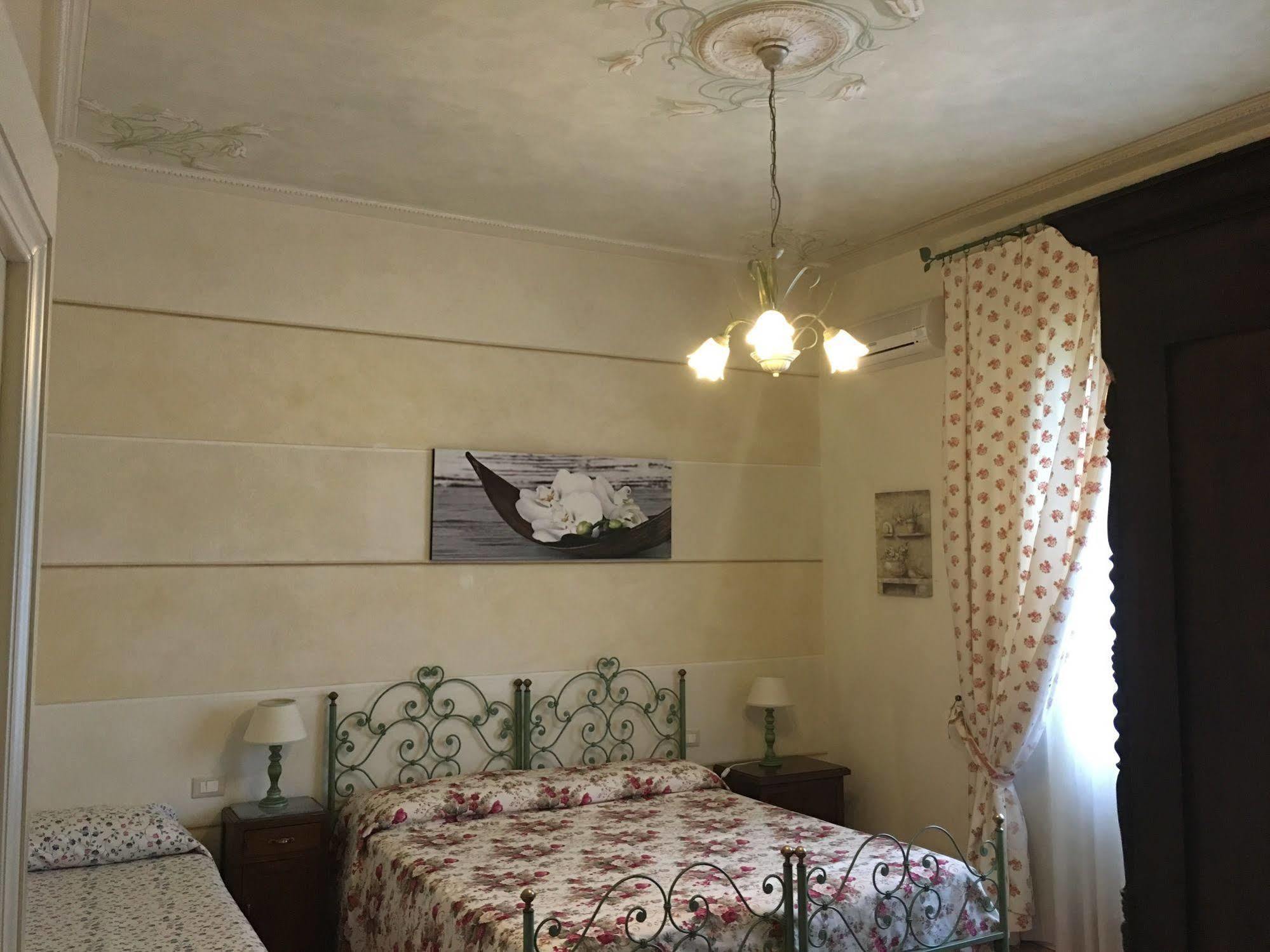 Affittacamere La Casa Di Ugo Ciglione ภายนอก รูปภาพ